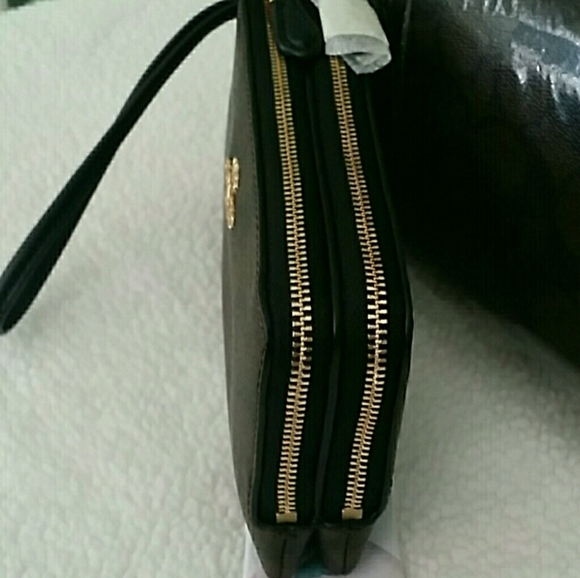 ♥️ COACH DOUBLE ZIP WRISTLET♥️❗NEW WITH TAGS ♥️❗ - Picture 5 of 9